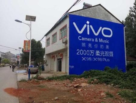 武穴刷墙广告和喷绘墙体广告哪个效果好？