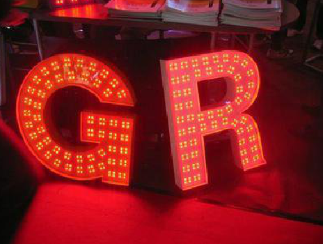 武穴LED发光字常见的安装误区。